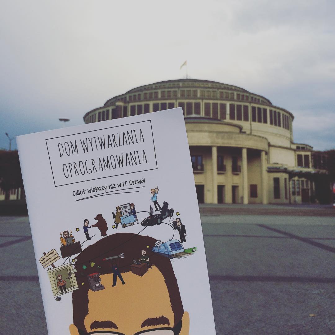 Dom wytwarzania oprogramowania przed Halą Stulecia we Wrocławiu