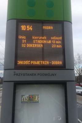 Informacja o jakości powietrza na stałe zagościła na tablicy elektronicznej.